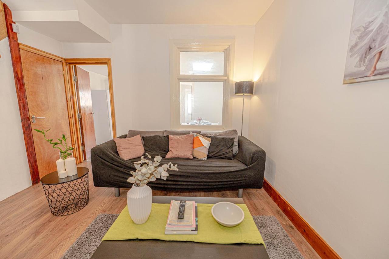 Beautiful 4 Bedrooms House, 7 Walk To Train Station 普拉姆斯特德 外观 照片