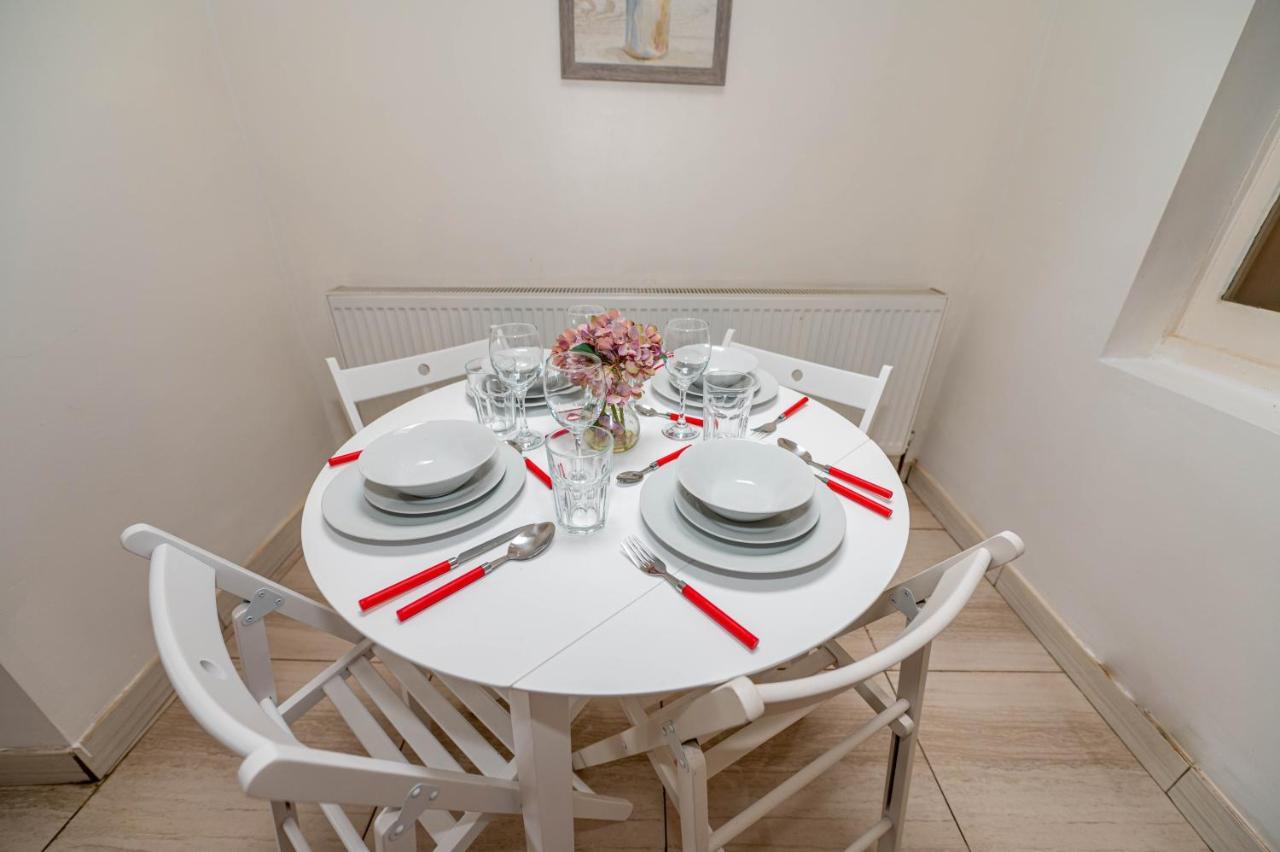 Beautiful 4 Bedrooms House, 7 Walk To Train Station 普拉姆斯特德 外观 照片