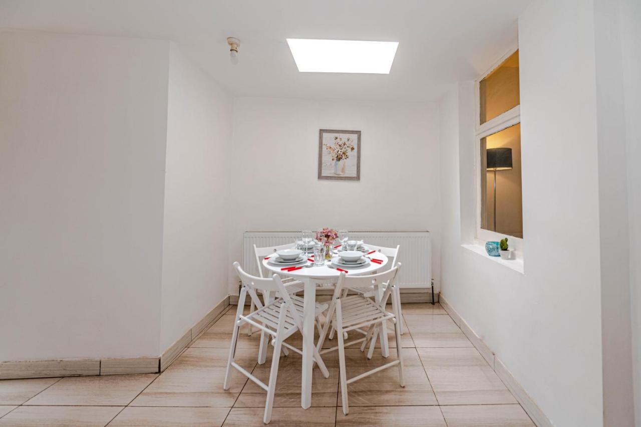 Beautiful 4 Bedrooms House, 7 Walk To Train Station 普拉姆斯特德 外观 照片