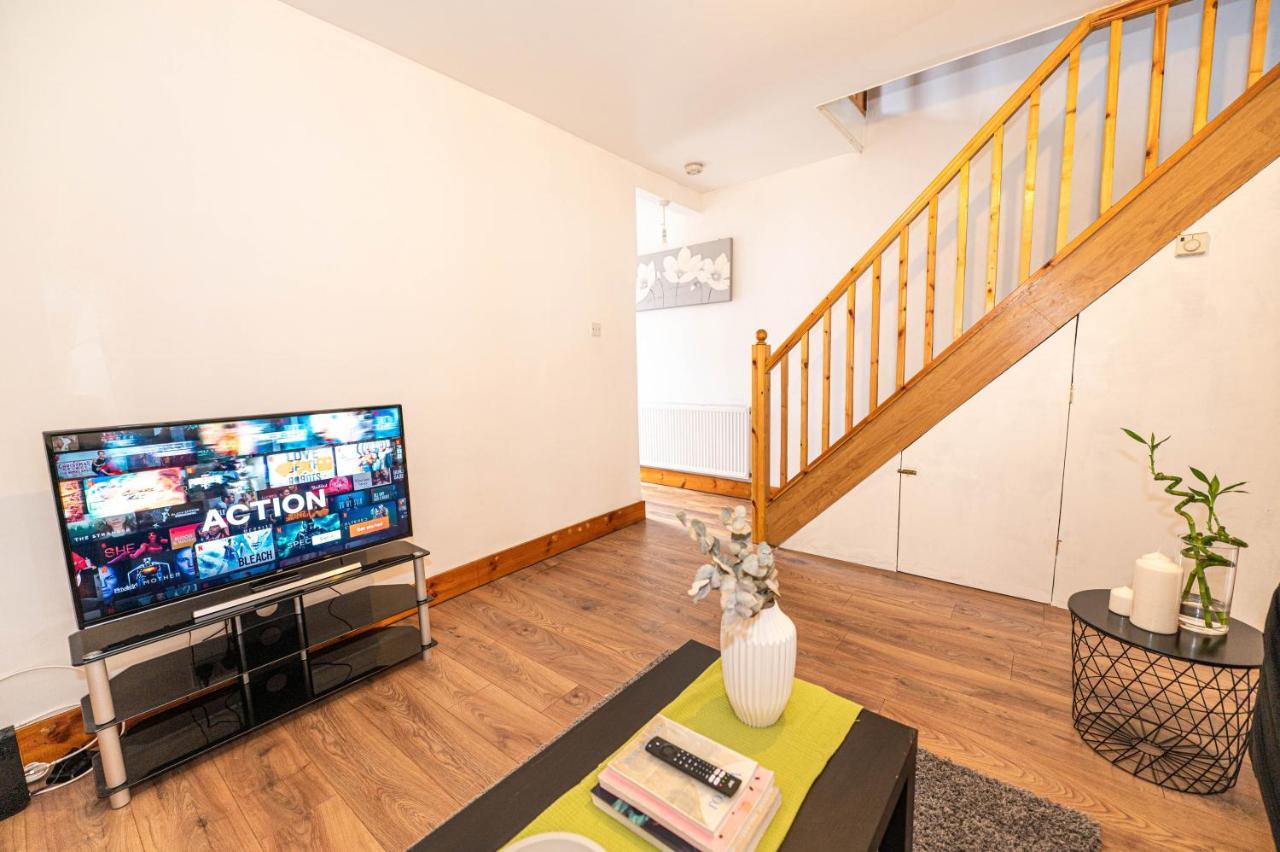 Beautiful 4 Bedrooms House, 7 Walk To Train Station 普拉姆斯特德 外观 照片